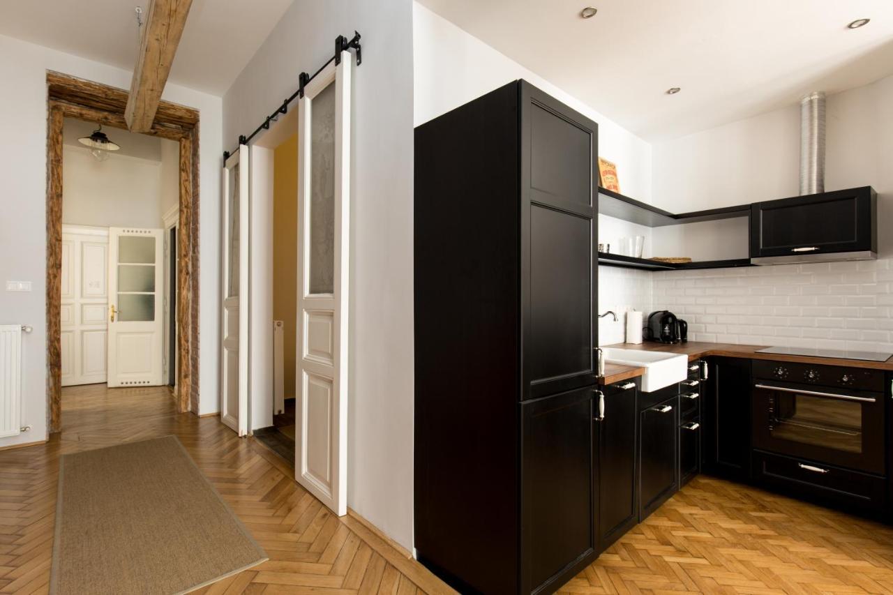 King Rustik & Central Apartment Budapeste Exterior foto